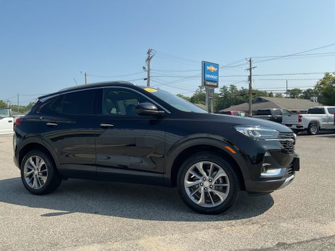 Used 2022 Buick Encore GX Essence w/ Experience Buick Package image 2