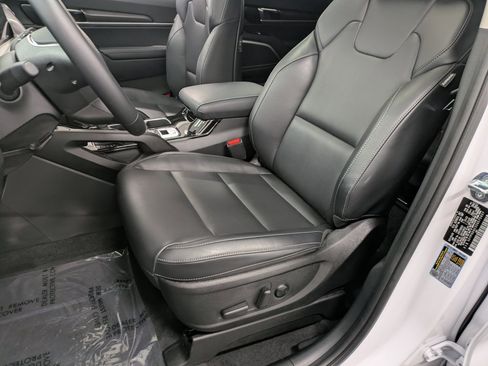 Used 2025 Kia Telluride S image 9