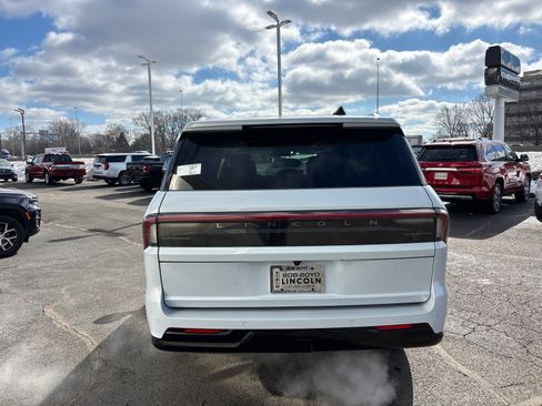 New 2026 Lincoln Navigator L Reserve AWD/4WD image 6