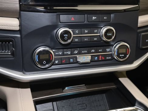 Used 2022 Ford Expedition Limited image 30