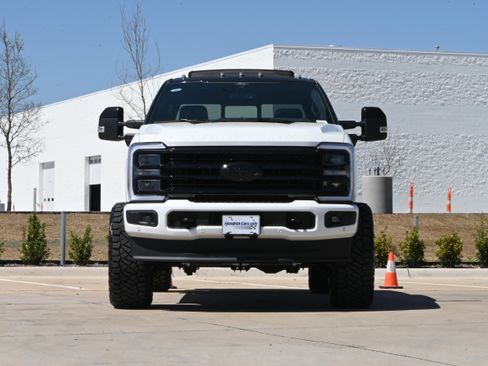 Used 2025 Ford F250 Platinum image 3