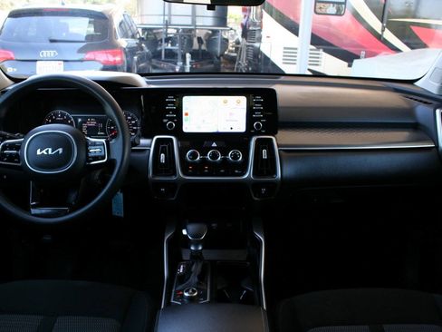 Used 2022 Kia Sorento LX AWD/4WD image 15