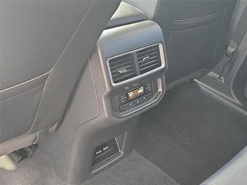 Used 2025 Volkswagen Atlas SE image 14