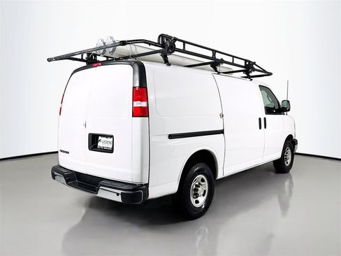 Used 2021 Chevrolet Express 3500 w/ Driver Convenience Package image 5