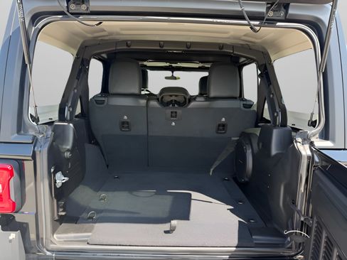 Used 2020 Jeep Wrangler Unlimited Rubicon w/ Uconnect 4C Nav & Sound Group AWD/4WD image 28