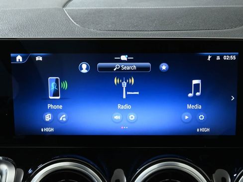 Used 2025 Mercedes-Benz GLB 250 4MATIC image 21