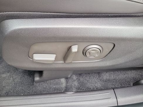 New 2026 Kia Carnival Hybrid FWD image 25