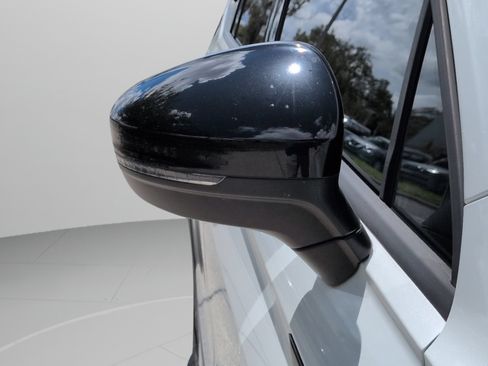 Used 2022 Volkswagen Tiguan SE R-Line FWD image 14