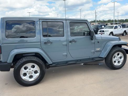 Used 2014 Jeep Wrangler Unlimited Sahara w/ Max Tow Package AWD/4WD image 9