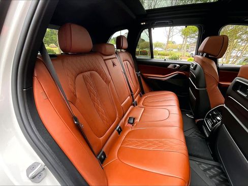 Used 2021 BMW X5 xDrive40i w/ M Sport Package image 21