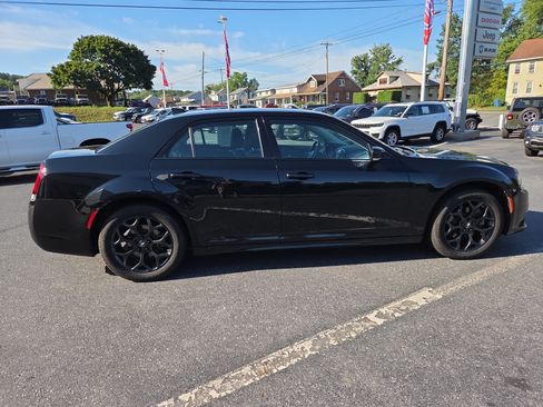 Used 2022 Chrysler 300 Touring L AWD/4WD image 2