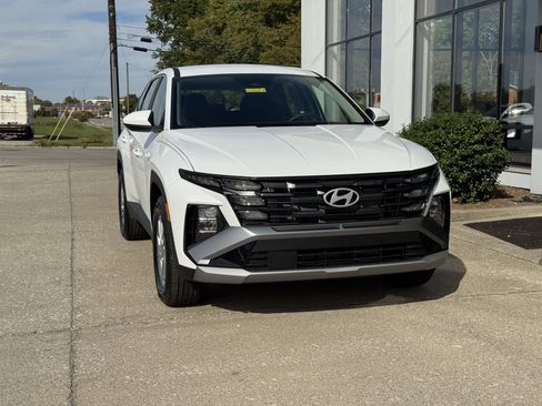 New 2026 Hyundai Tucson SE image 17