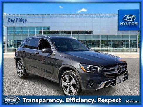 Used 2022 Mercedes-Benz GLC 300 4MATIC image 1