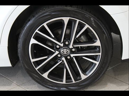 Used 2025 Toyota Camry XLE AWD/4WD image 11