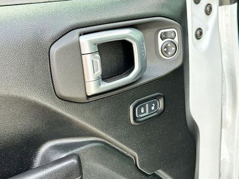 Used 2020 Jeep Gladiator Sport image 15