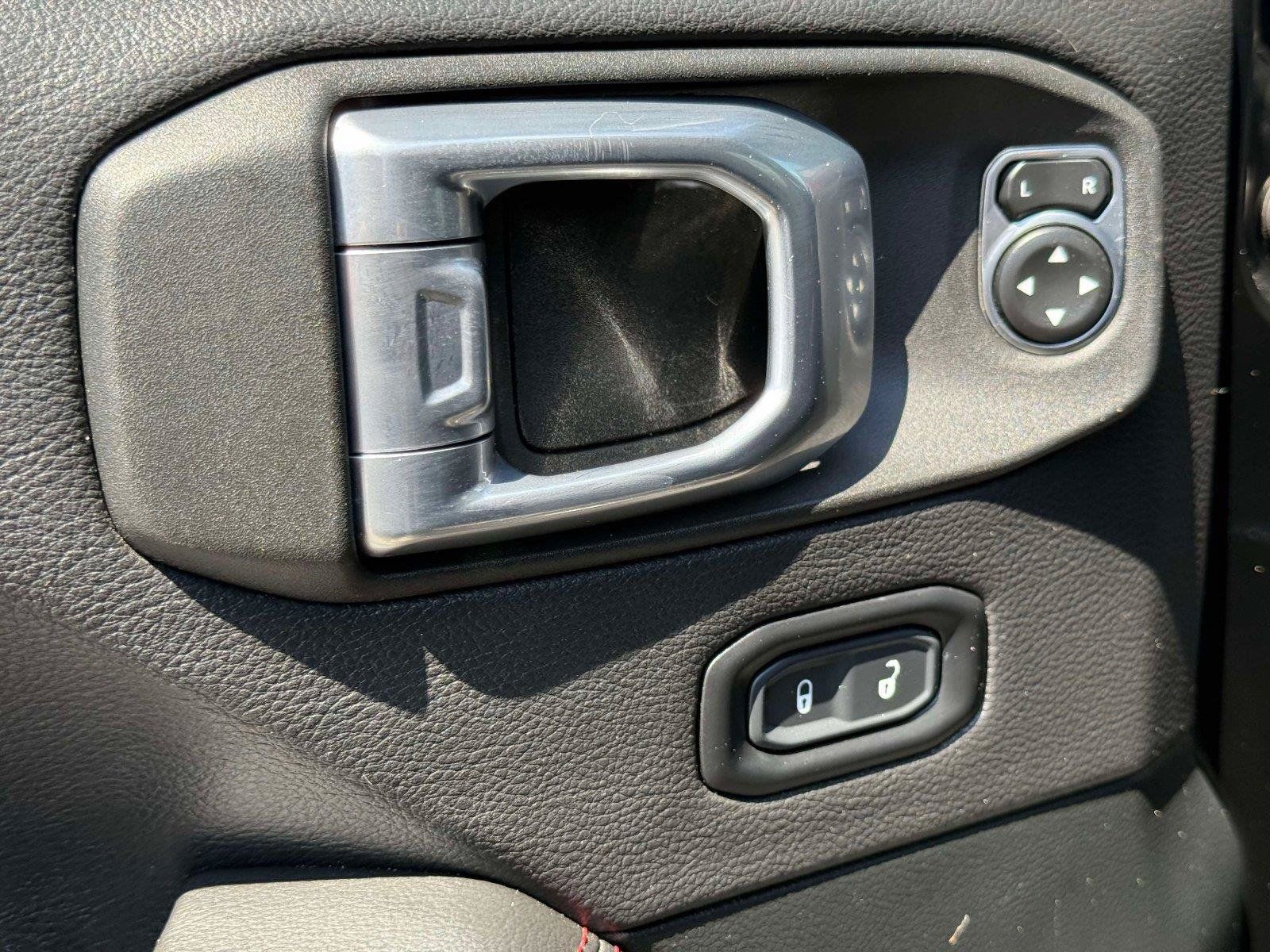 Used 2021 Jeep Wrangler Unlimited Rubicon AWD/4WD image 18