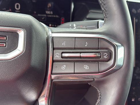 Used 2025 GMC Acadia Elevation FWD image 21