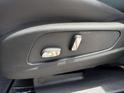 Used 2025 Cadillac XT6 Luxury FWD image 21