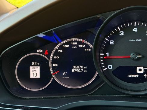 Used 2023 Porsche Cayenne AWD/4WD image 15