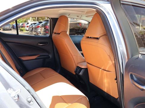 Used 2019 Lexus UX 200 image 38