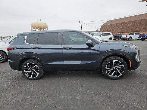 Used 2024 Mitsubishi Outlander SE image 9