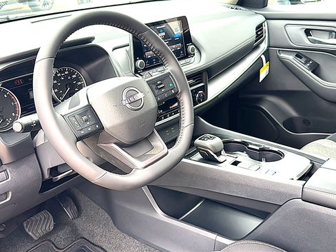 New 2026 Nissan Rogue SV FWD image 9