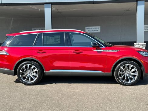 New 2025 Lincoln Aviator Reserve w/ Luxury Package image 2
