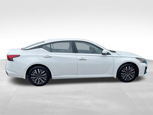 Used 2023 Nissan Altima 2.5 SV FWD image 9