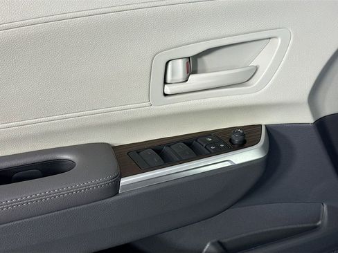 Used 2024 Toyota Sienna LE image 23