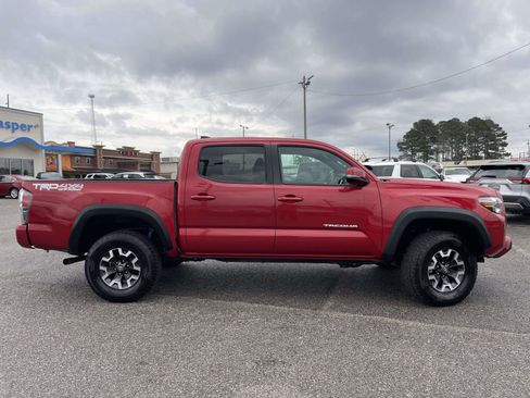 Used 2021 Toyota Tacoma TRD Off-Road image 2