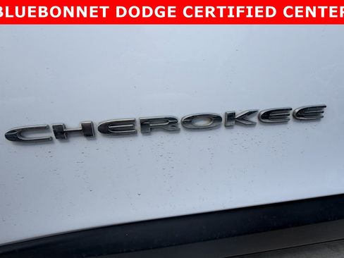 Used 2018 Jeep Cherokee Latitude FWD image 17