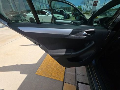 Used 2012 Volkswagen Jetta GLI FWD image 22