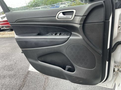 Used 2019 Jeep Grand Cherokee Altitude AWD/4WD image 20