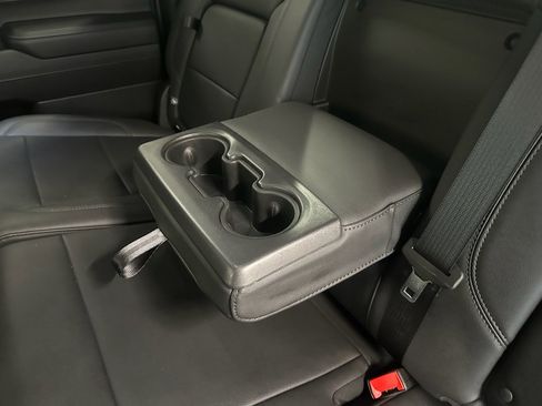 Certified 2025 GMC Sierra 1500 SLT image 34