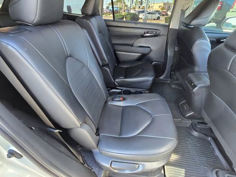 Used 2024 Toyota Highlander XLE image 20