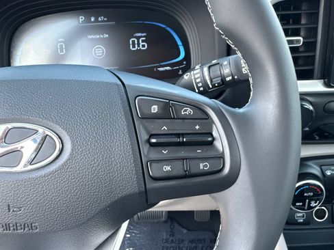 Used 2025 Hyundai Venue SEL FWD image 27