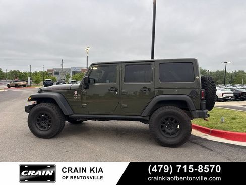Used 2015 Jeep Wrangler Unlimited Rubicon AWD/4WD image 3