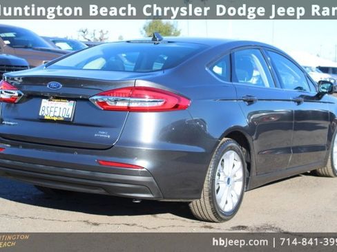 Used 2020 Ford Fusion SE image 5