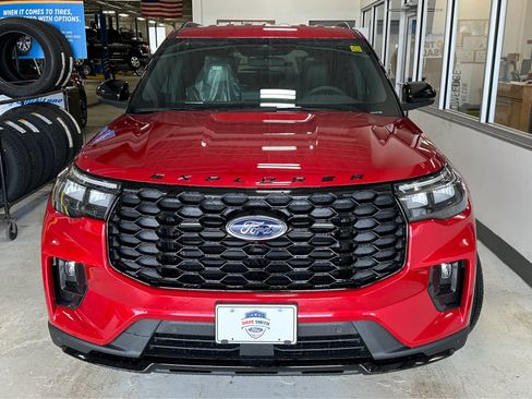 New 2026 Ford Explorer ST-Line image 2