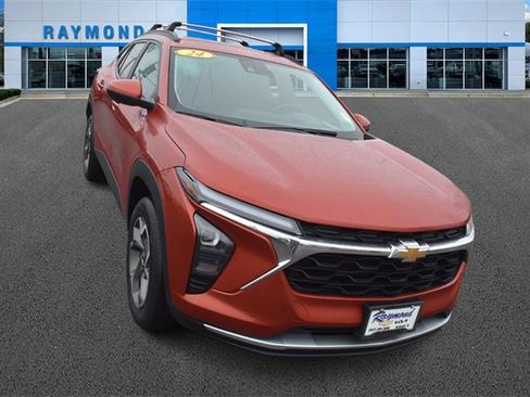 Used 2024 Chevrolet Trax LT w/ Driver Confidence Package image 9