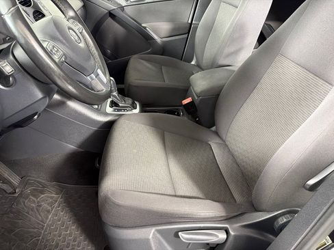 Used 2017 Volkswagen Tiguan S FWD image 12