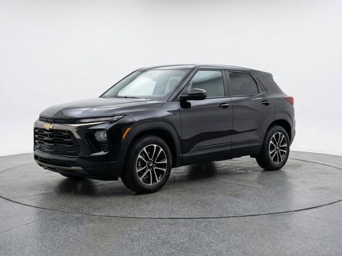 Used 2025 Chevrolet TrailBlazer LT image 3