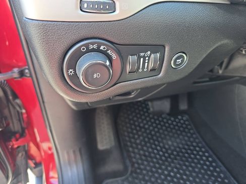 Used 2014 Jeep Cherokee Trailhawk w/ Comfort/Convenience Group AWD/4WD image 23