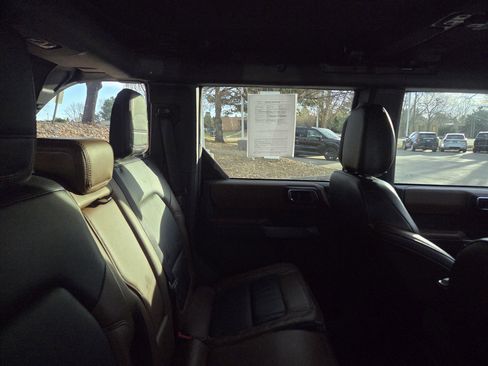 Used 2023 Ford Bronco Outer Banks w/ Sasquatch Package image 17