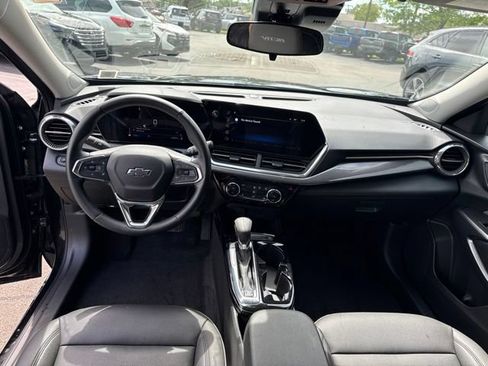 Used 2025 Chevrolet Trax ACTIV w/ Driver Confidence Package FWD image 19