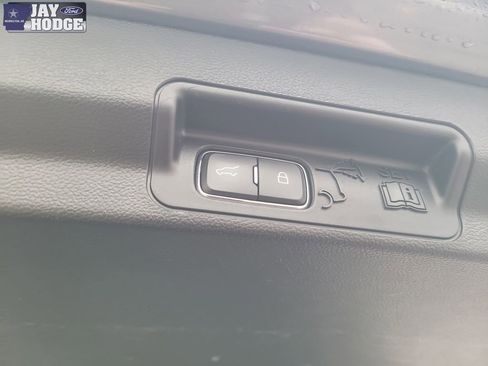 Certified 2022 Ford Explorer XLT image 31