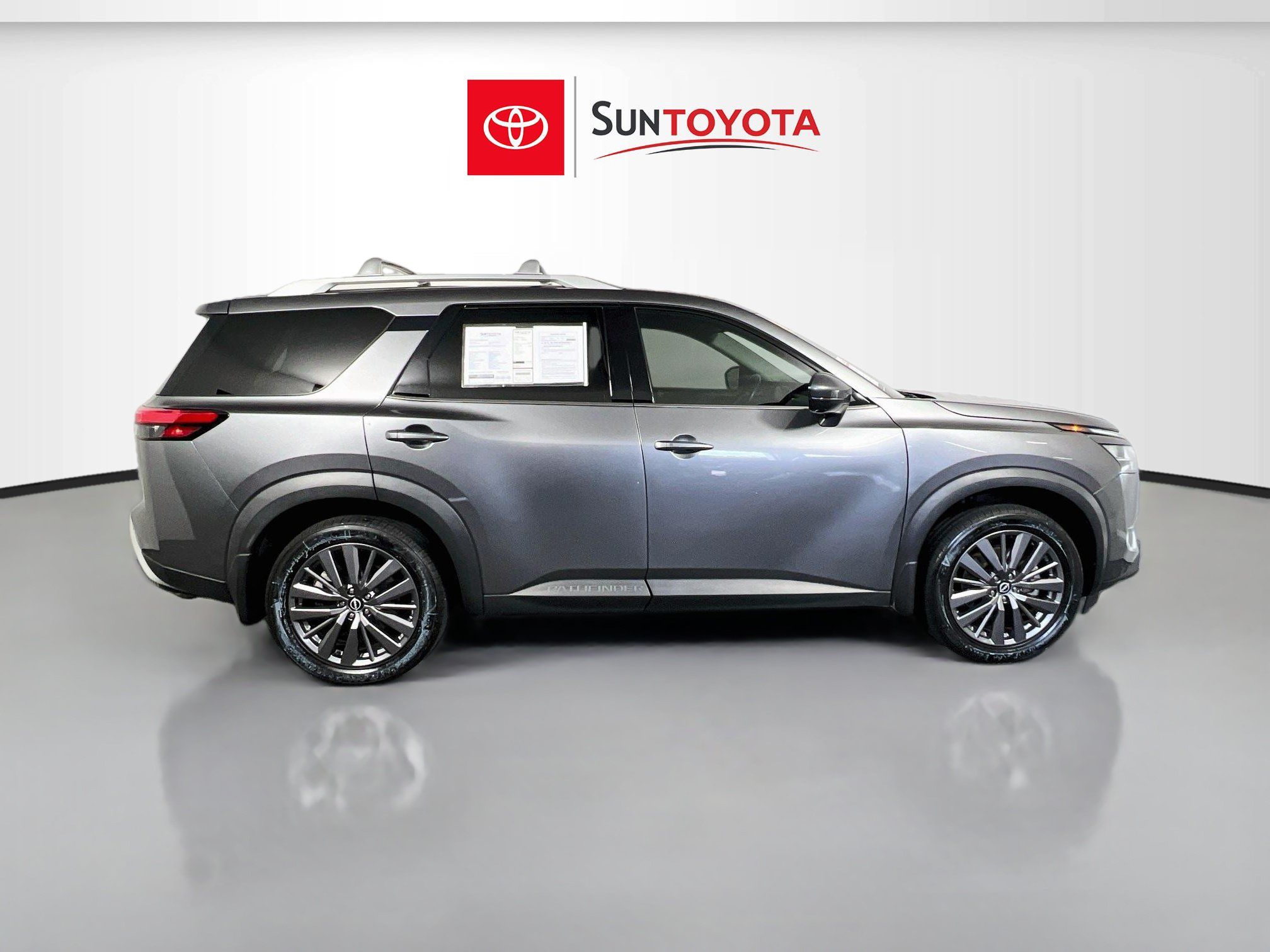Used 2023 Nissan Pathfinder SL w/ SL Premium Package FWD image 2