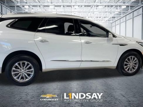 Used 2023 Buick Enclave Essence AWD/4WD image 2