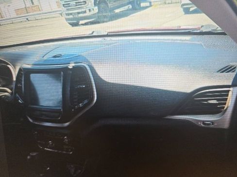 Used 2017 Jeep Cherokee Limited AWD/4WD image 12