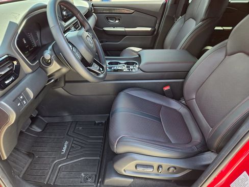 Certified 2025 Honda Pilot Black Edition image 17